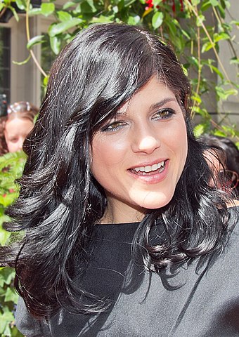 Selma Blair Height Weight Measurements Bra Size